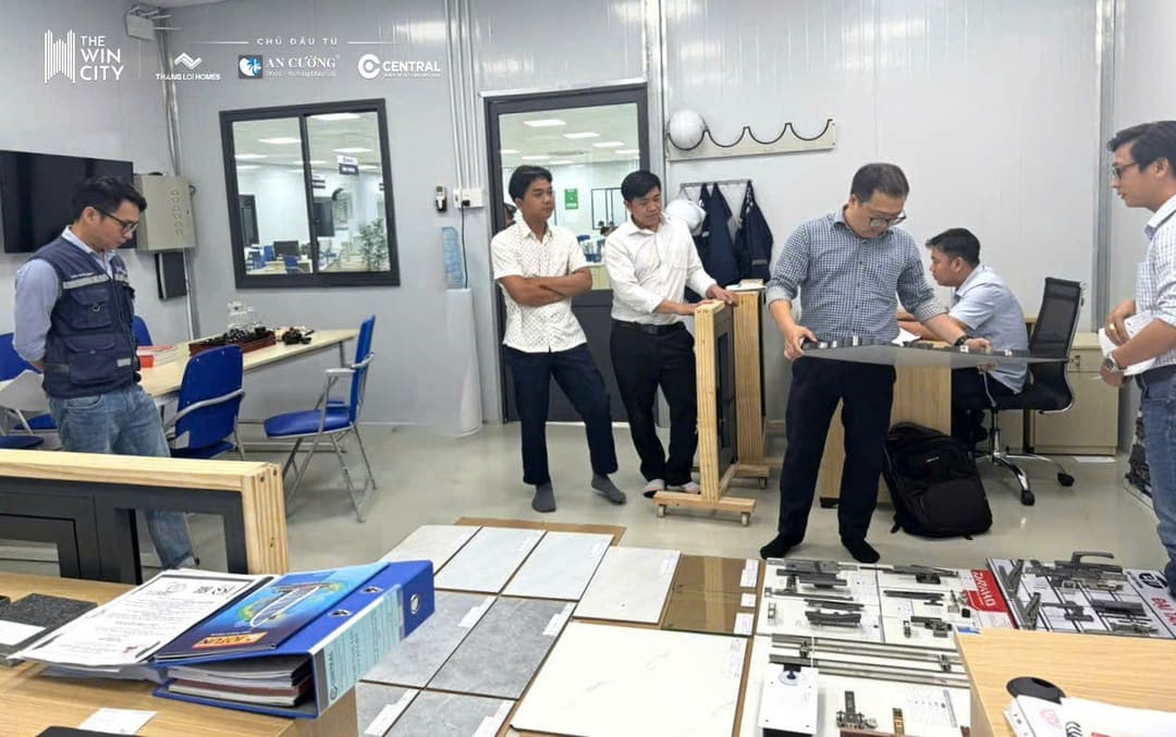 Hội đồng chuyên gia đánh giá hệ thống cửa nhôm kính và phụ kiện Draho tại khu vực kiểm định