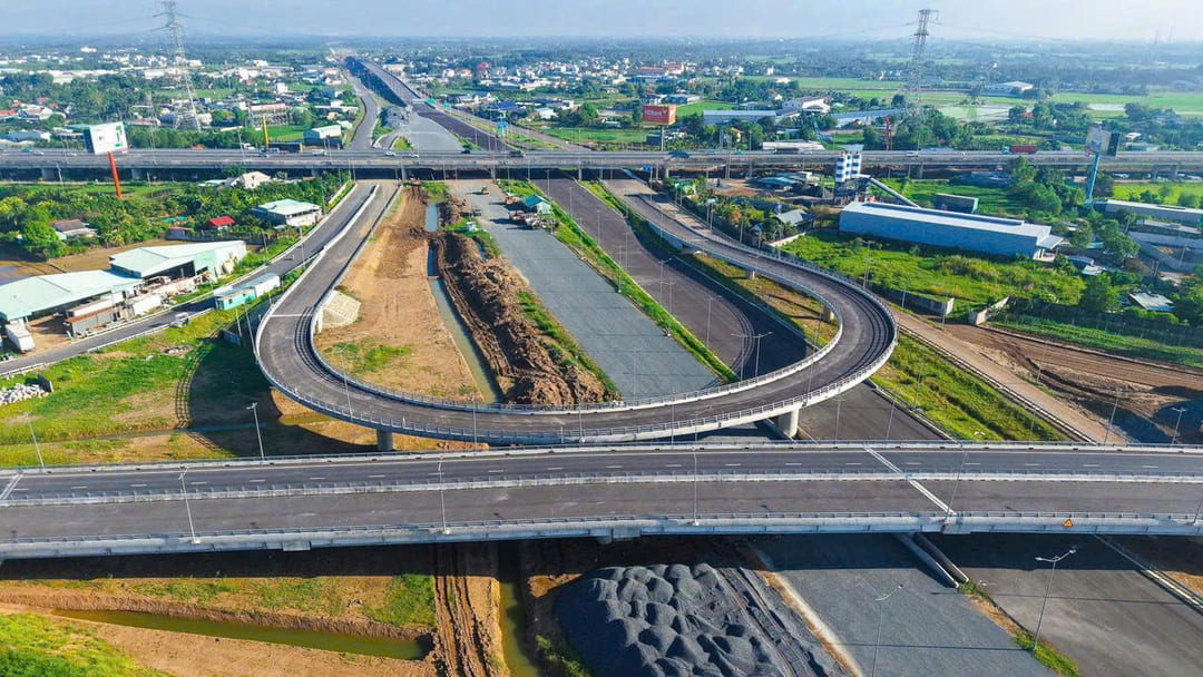 Các hạng mục cầu vượt và nhánh hoa thị tại nút giao Mỹ Yên