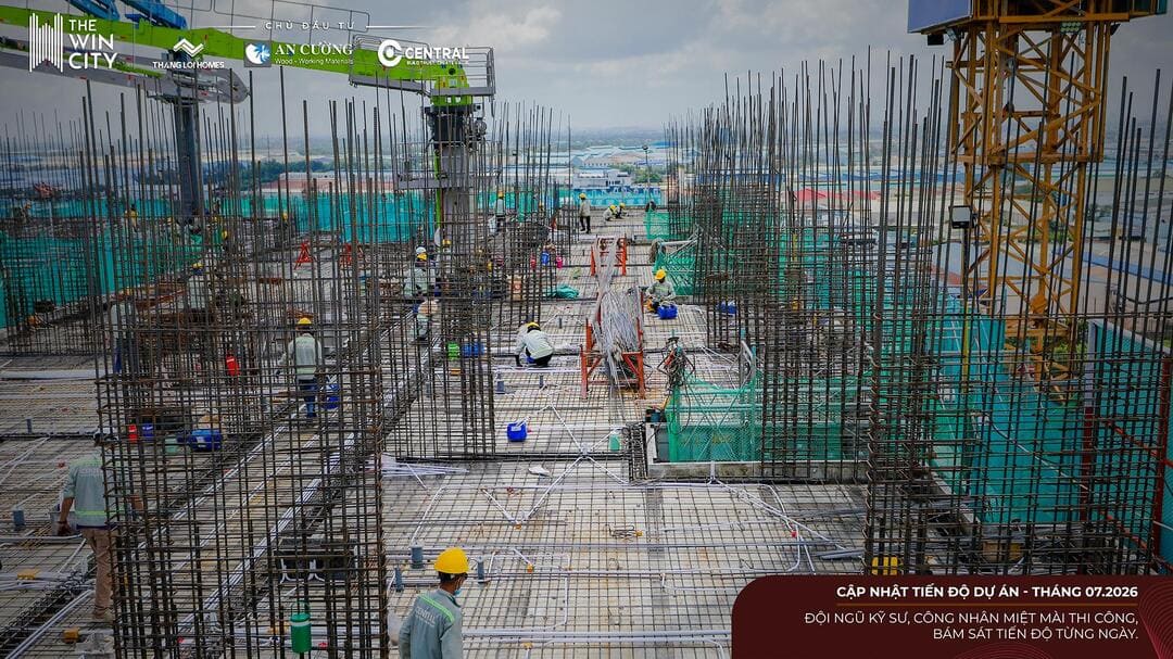 Không gian căn hộ thực tế True Living đang trong quá trình hoàn thiện nội thất