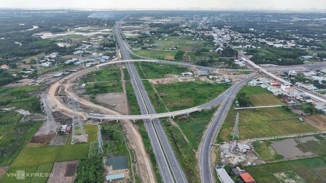 Nút giao kết nối giữa cao tốc Bến Lức - Long Thành và đường Vành đai 3