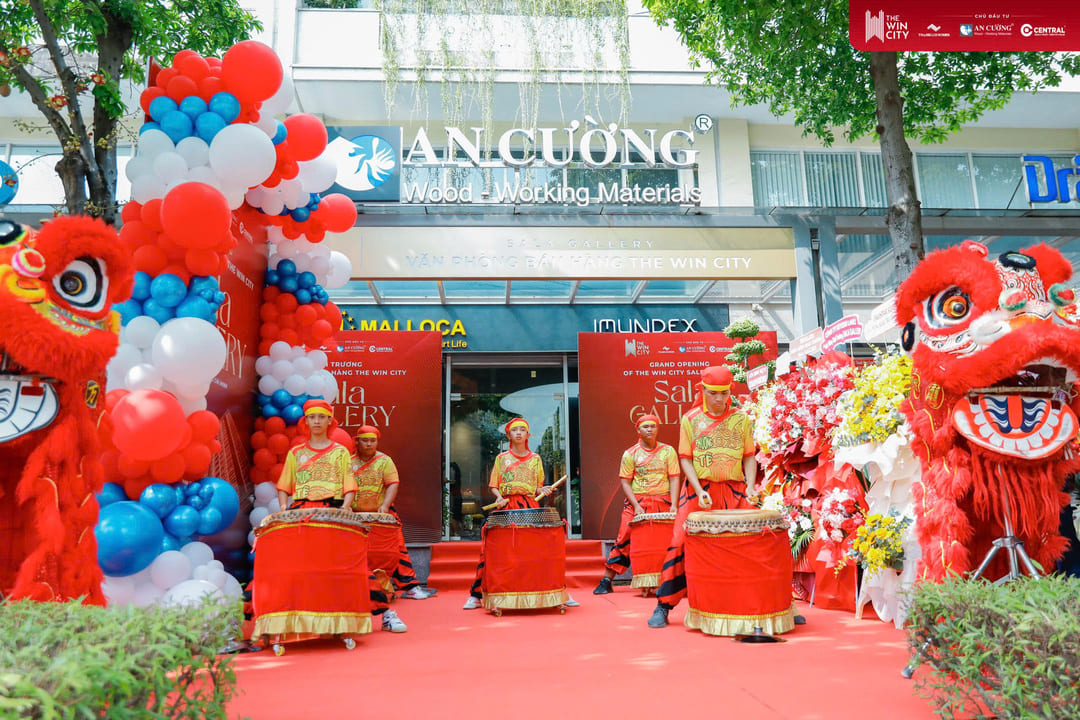 Màn múa lân sư rồng sôi động tại sự kiện khai trương Sala Gallery
